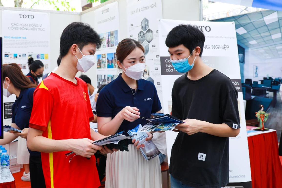 Gần 100 doanh nghiệp vào trường đại học tuyển chọn sinh viên - 4 Gần 100 doanh nghiệp vào trường đại học tuyển chọn sinh viên - 4