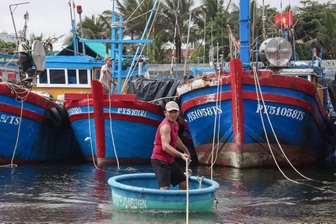 Ngư dân Đắk Lắk chạy đua ứng phó bão Kalmaegi