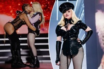 Madonna bị khán giả chỉ trích vì biểu diễn gợi dục ở tuổi 63