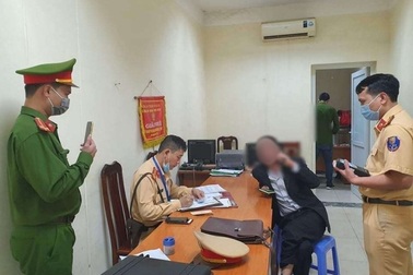 Vụ đỗ xe giữa đường để ngủ, xô xát với CSGT: Tài xế là quân nhân