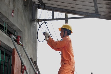 EVN HANOI: Tri ân khách hàng bằng những việc làm thiết thực, hiệu quả