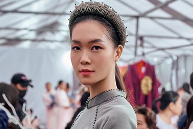 Hoa hậu Thùy Dung trình diễn áo dài bên bờ biển vịnh Bái Tử Long