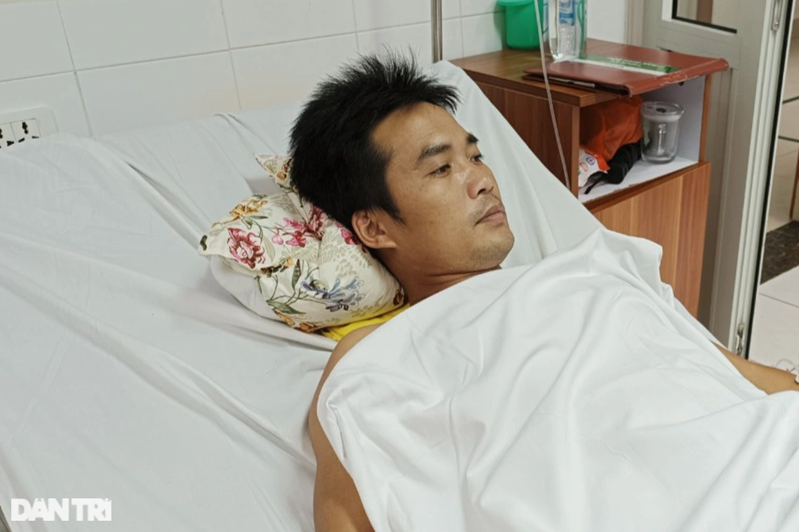 Cha gặp nạn nguy cơ tàn phế, 4 con thơ đói khát, hoảng loạn - 3 Cha gặp nạn nguy cơ tàn phế, 4 con thơ đói khát, hoảng loạn - 3