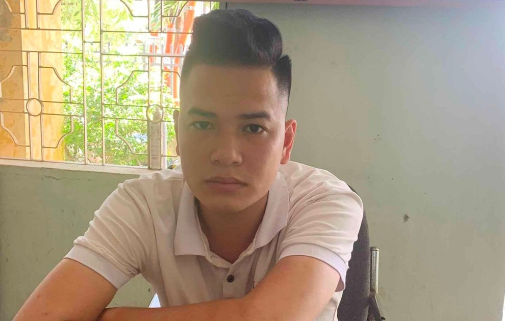Triệu tập thanh niên dùng bình hơi cay xịt vào mặt nữ sinh, gây bỏng mắt - 1 Triệu tập thanh niên dùng bình hơi cay xịt vào mặt nữ sinh, gây bỏng mắt - 1