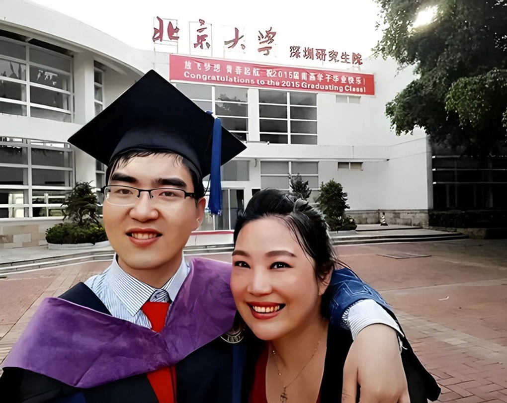 Từ chàng trai bại não, bị bố bỏ rơi đến thạc sĩ luật tại Đại học Harvard - 2 Từ chàng trai bại não, bị bố bỏ rơi đến thạc sĩ luật tại Đại học Harvard - 2