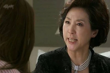 Ở biệt thự nhà giàu, tôi vẫn như giúp việc vì quan niệm lạ của mẹ chồng