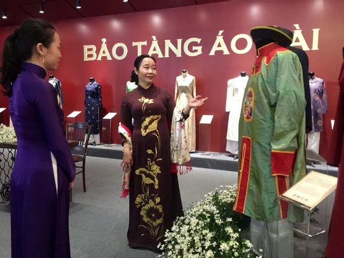 Triển lãm sẽ trưng bày và trình diễn thời trang áo dài truyền thống - ảnh minh họa