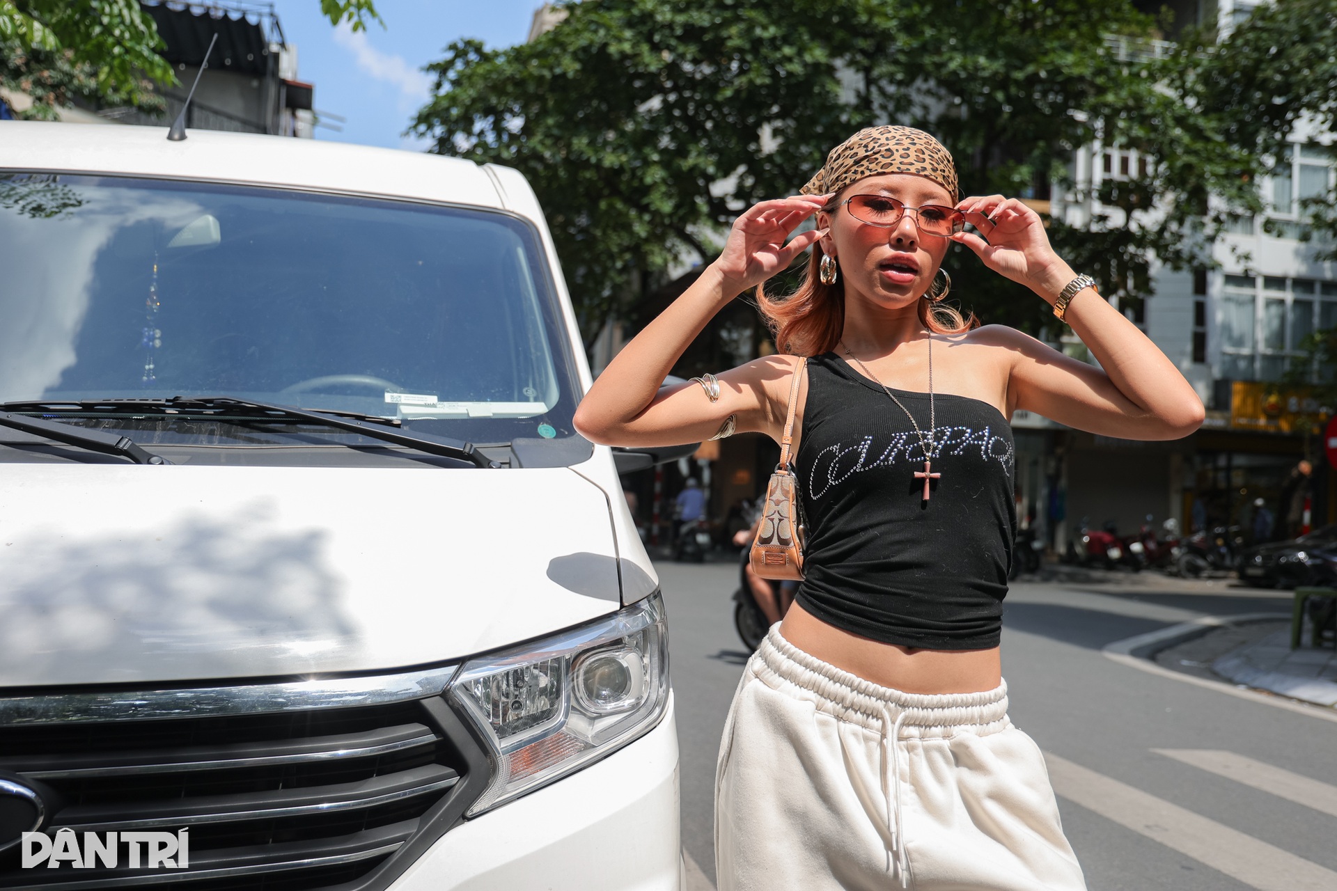 Phối đồ theo phong cách gái phố vừa sành điệu, vừa khoẻ khoắn - 9 Phối đồ theo phong cách gái phố vừa sành điệu, vừa khoẻ khoắn - 9