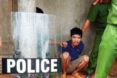 Khởi tố, bắt tạm giam nghi can dùng dao giết mẹ đẻ