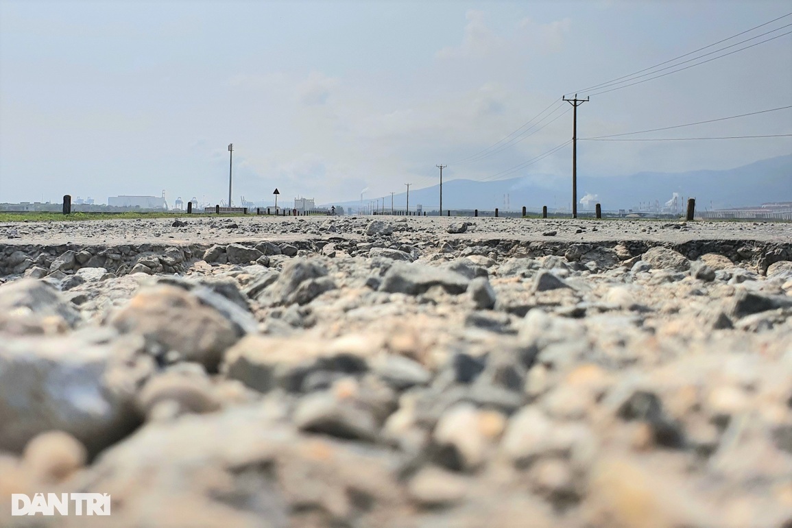 Tuyến đường huyết mạch ở Khu kinh tế Vũng Áng xuống cấp trầm trọng - 4 Tuyến đường huyết mạch ở Khu kinh tế Vũng Áng xuống cấp trầm trọng - 4