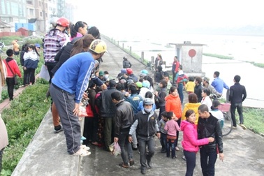 Giao thông hỗn loạn vì một vụ tự tử bất thành