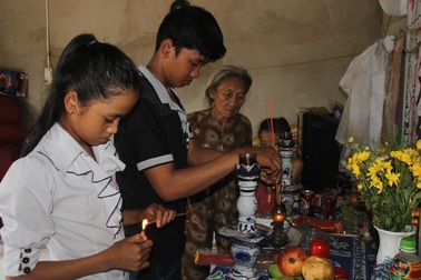 Tương lai mịt mờ của 4 anh em mất cả cha lẫn mẹ