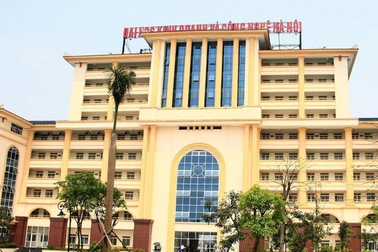 Vụ pano có quốc kỳ nước ngoài: Lý do dẫn đến sai phạm nghiêm trọng là gì?