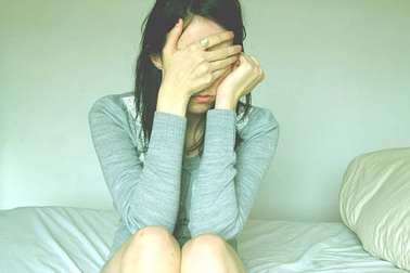 Chồng không nghe điện thoại, vợ bóng gió nghi ngờ đòi... đi chết