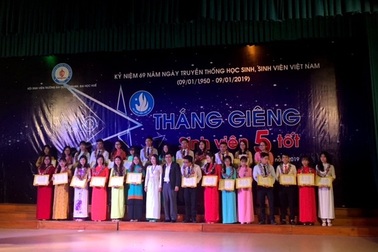 Đại học Sư phạm Huế trao tặng giải thưởng “Sao Tháng giêng” 2019