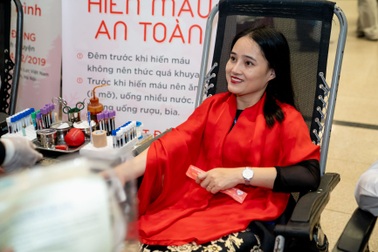 EVN gửi tặng 10.000 món quà ‘đỏ’ dịp Tết