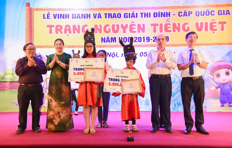 Lễ vinh danh sân chơi giáo dục trực tuyến “Trạng Nguyên Tiếng Việt” - 1 Lễ vinh danh sân chơi giáo dục trực tuyến “Trạng Nguyên Tiếng Việt” - 1