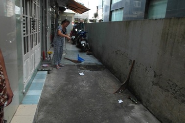 Người đàn ông lạ mặt rơi từ cao ốc xuống đất tử vong