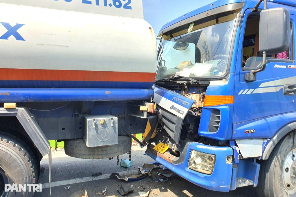 Tai nạn liên hoàn ở Quảng Nam, 5 xe tải dính chùm trên quốc lộ 1 - 3 Tai nạn liên hoàn ở Quảng Nam, 5 xe tải dính chùm trên quốc lộ 1 - 3