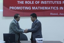 GS. Ngô Bảo Châu về nước dự hội thảo toán học