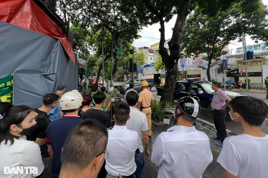 Nhân chứng bàng hoàng kể vụ án mạng trên phố Hàng Bài - 1 Nhân chứng bàng hoàng kể vụ án mạng trên phố Hàng Bài - 1