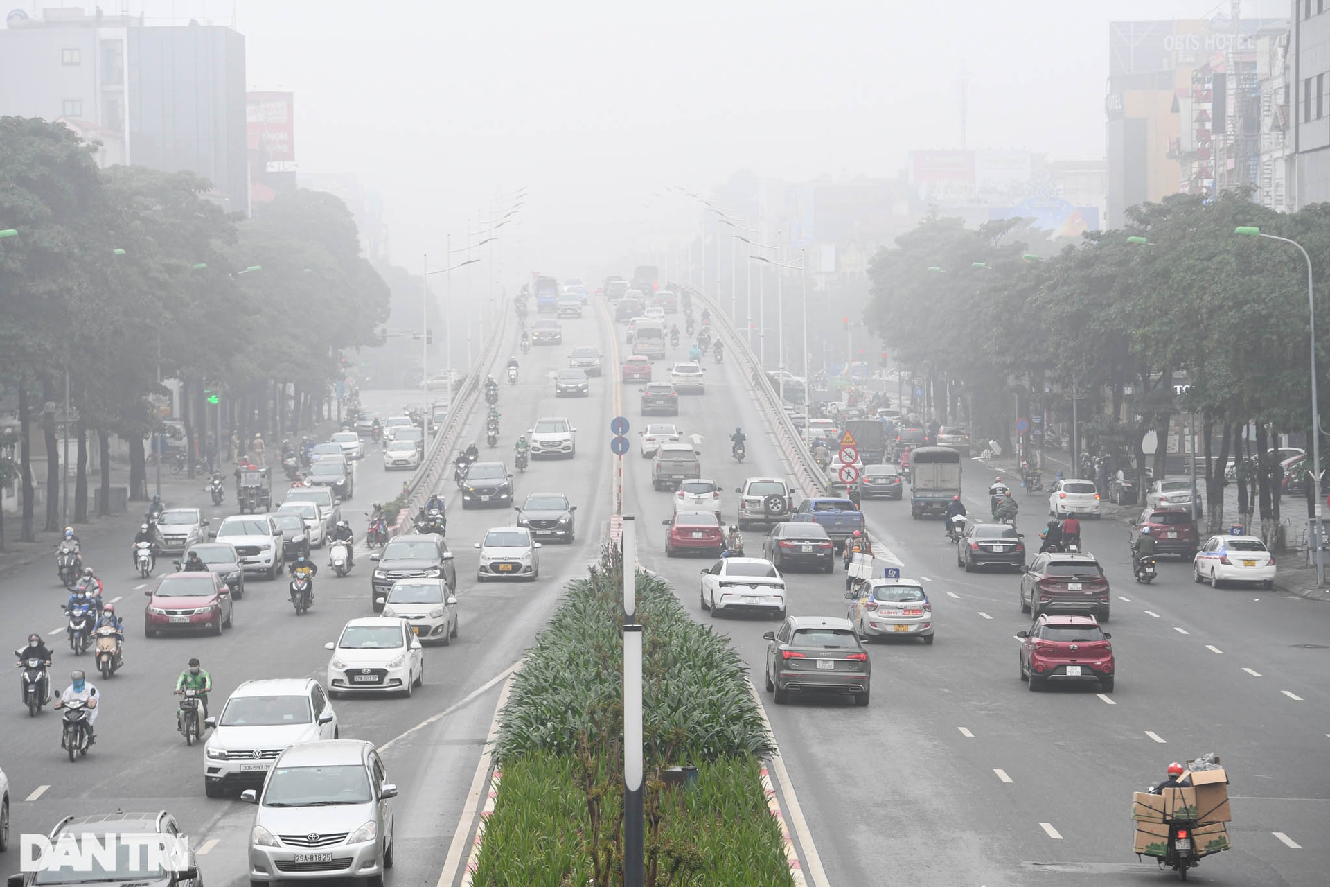 Hà Nội mờ ảo, mộng mơ trong ngày sương mù dày đặc chưa từng thấy - 16 Hà Nội mờ ảo, mộng mơ trong ngày sương mù dày đặc chưa từng thấy - 16