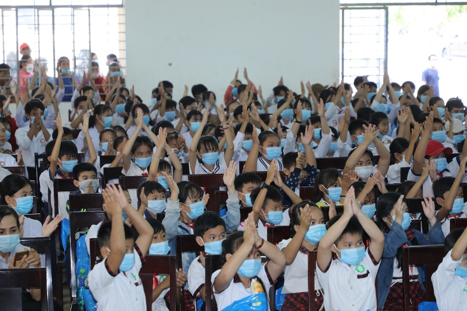 35 năm đồng hành trao học bổng nâng bước thành công - 1 35 năm đồng hành trao học bổng nâng bước thành công - 1
