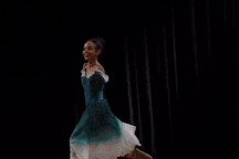 Ngưỡng mộ tài năng và nghị lực của vũ công ba-lê "không tay"