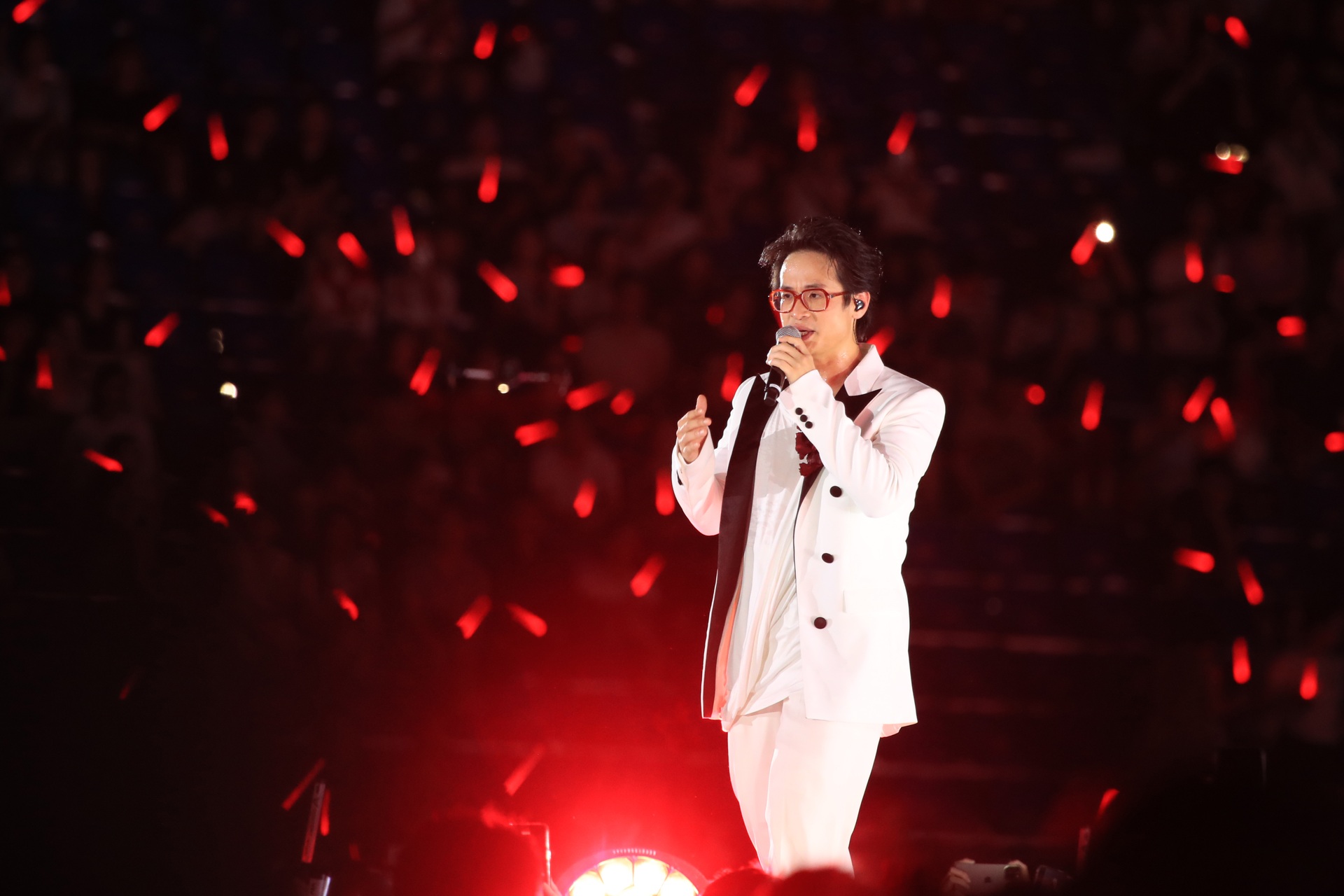 Xuân Hinh hát chầu văn, Phương Mỹ Chi mang loạt hit đãi 25.000 khán giả - 17