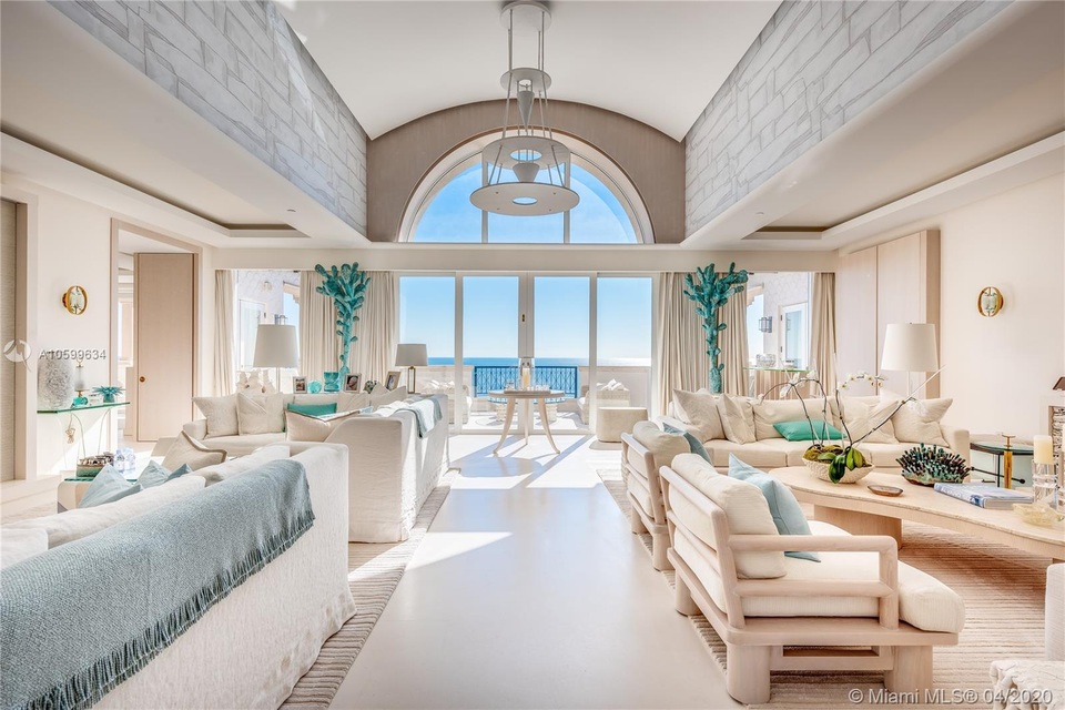 Căn penthouse xa hoa ngắm trọn view biển giá 20 triệu USD của tỷ phú Canada - 4 Căn penthouse xa hoa ngắm trọn view biển giá 20 triệu USD của tỷ phú Canada - 4