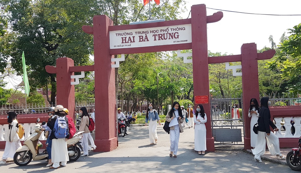 Cho nghỉ học 1 nữ sinh sốt, ho tại lớp, đưa về nhà theo dõi - 1 Cho nghỉ học 1 nữ sinh sốt, ho tại lớp, đưa về nhà theo dõi - 1