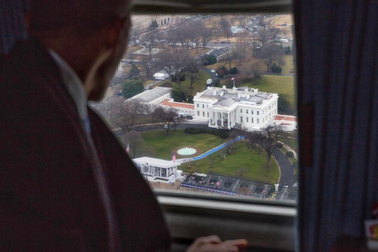 Ông Obama từ biệt Nhà Trắng từ trên trực thăng