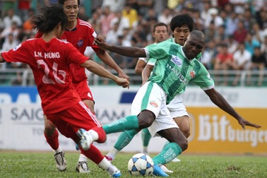 B.Bình Dương tiếp tục gục ngã