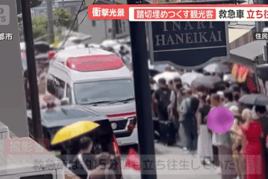 Khách chen kín đường ray ở Nhật, xe cấp cứu kẹt 15 phút ở "biển người"