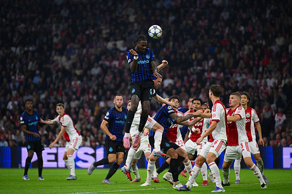 PSG ឈ្នះធំ Inter Milan បំបាក់ Ajax ក្នុង Champions League - ២ PSG giành chiến thắng đậm, Inter Milan đánh bại Ajax tại Champions League - 2