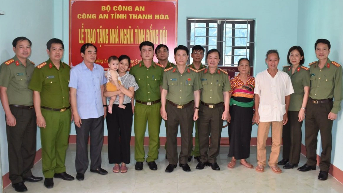 Trung úy công an được tặng Nhà nghĩa tình đồng đội - 2 Trung úy công an được tặng Nhà nghĩa tình đồng đội - 2