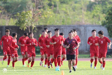 U22 Việt Nam trở lại tập luyện, sẵn sàng đối đầu U22 Malaysia