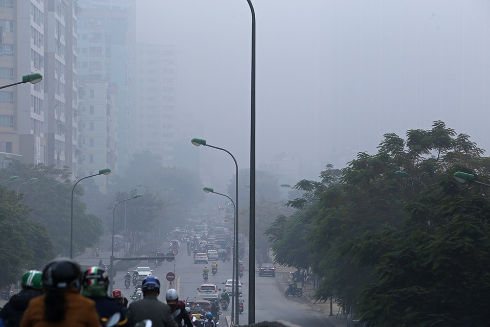 Lớp mù đặc quánh biến Hà Nội mờ ảo như Sapa - 7 Lớp mù đặc quánh biến Hà Nội mờ ảo như Sapa - 7
