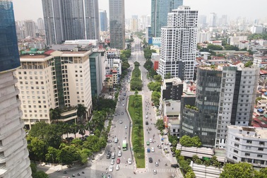 Hà Nội: Tuyến đường đẹp nhất thủ đô trước khi phải "xén" cây để mở rộng