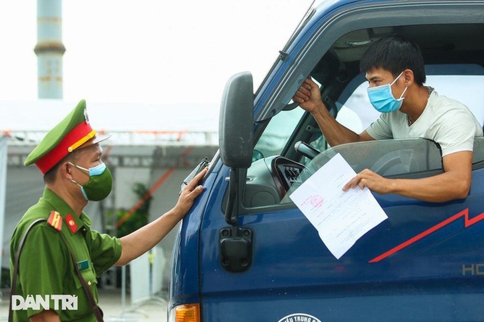 Hà Nội: Lái xe luồng xanh dương tính SARS-CoV-2 sau khi về từ TPHCM - 1 Hà Nội: Lái xe luồng xanh dương tính SARS-CoV-2 sau khi về từ TPHCM - 1