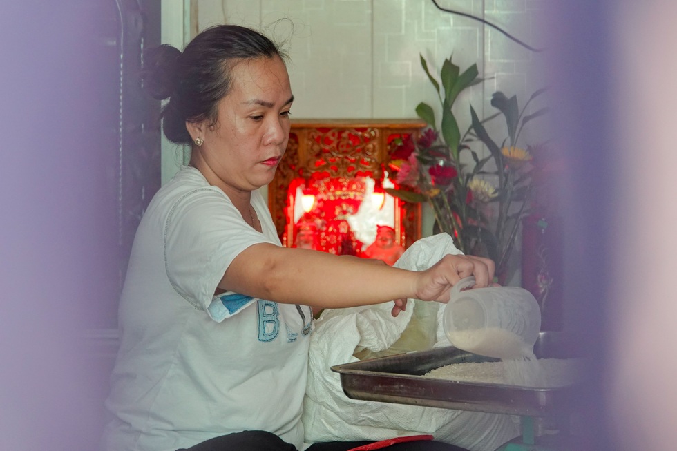 Con mất vì ung thư, mẹ trẻ lập bếp từ thiện để không khóc nữa - 1