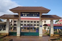 Thiếu tiền đóng học phí, phụ huynh phải viết... giấy khất nợ