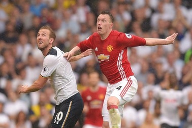 Đội hình tệ nhất vòng 37 Premier League: MU chiếm hai suất