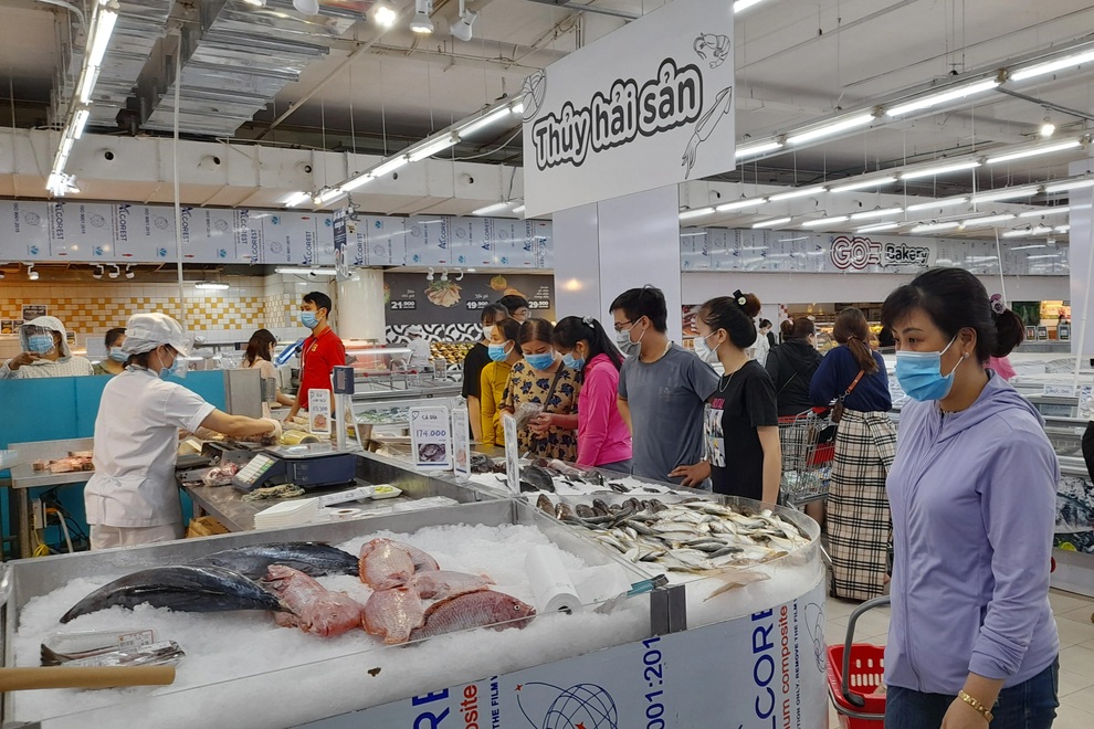 Đà Nẵng: Người dân đổ đi chợ, siêu thị trước giờ thành phố giãn cách - 6 Đà Nẵng: Người dân đổ đi chợ, siêu thị trước giờ thành phố giãn cách - 6