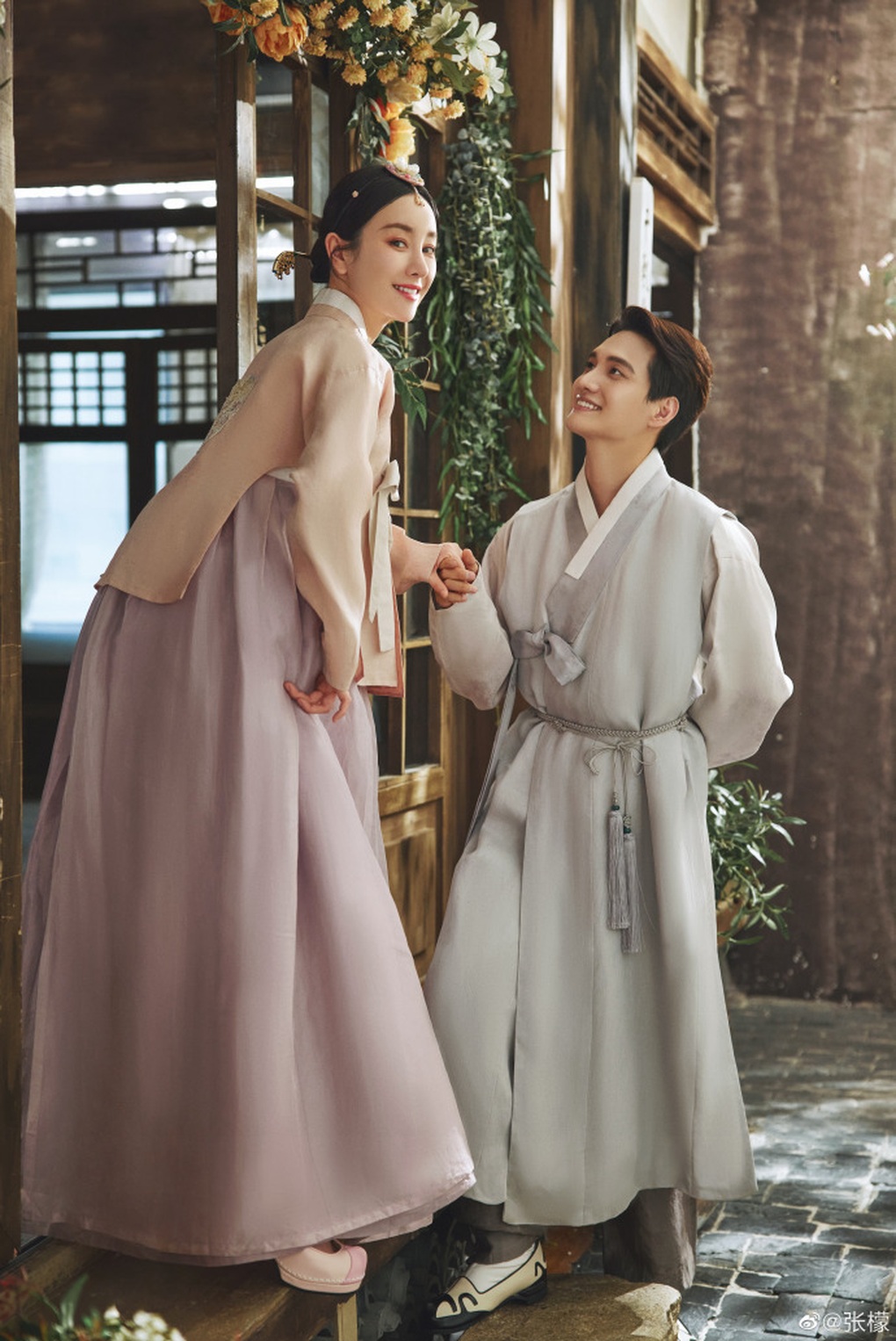 Nàng Vương Ngữ Yên Trương Mông đeo trĩu vàng, rạng rỡ trong ngày cưới - 6 Nàng Vương Ngữ Yên Trương Mông đeo trĩu vàng, rạng rỡ trong ngày cưới - 6