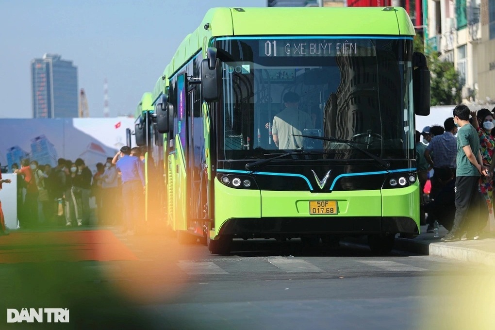 Toàn bộ xe buýt, taxi ở TPHCM dùng năng lượng sạch vào năm 2030 - 2 Toàn bộ xe buýt, taxi ở TPHCM dùng năng lượng sạch vào năm 2030 - 2