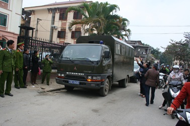 Tiếp tục xử kín vụ án “Hiệu trưởng mua dâm nữ sinh”