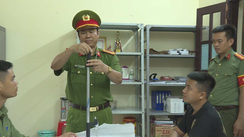 Xử lý thanh niên lên Youtube đặt mua linh kiện về chế tạo súng - 1 Xử lý thanh niên lên Youtube đặt mua linh kiện về chế tạo súng - 1