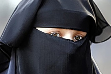 Áo: Cấm sinh viên đeo mạng che mặt