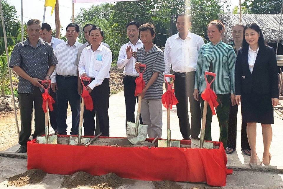 Cà Mau: Hỗ trợ xây 50 căn nhà đến hộ khó khăn vùng dân tộc thiểu số - 2 Cà Mau: Hỗ trợ xây 50 căn nhà đến hộ khó khăn vùng dân tộc thiểu số - 2
